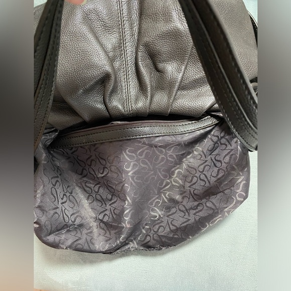 EUC Simply Vera brown pleated pebble leather shoulder hobo bag 14“ x 8.5“ x 2“ - Picture 8 of 17